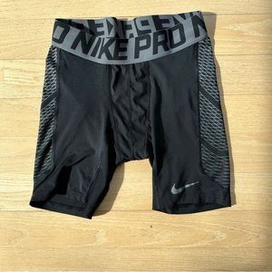 Nike Pro Combat Hypercool Compression Shorts - M